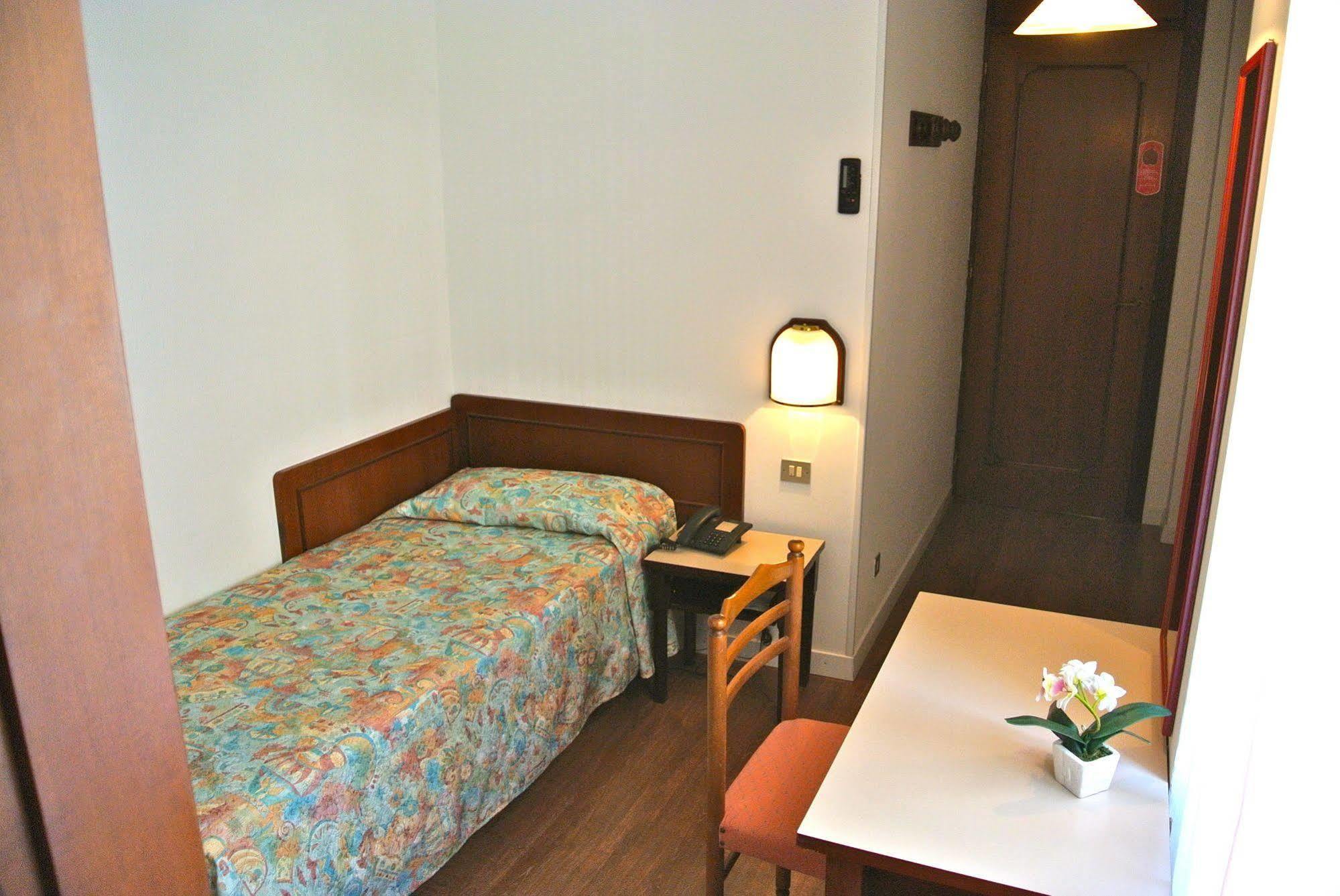 ליגננו סביאדורו Hotel Niagara מראה חיצוני תמונה